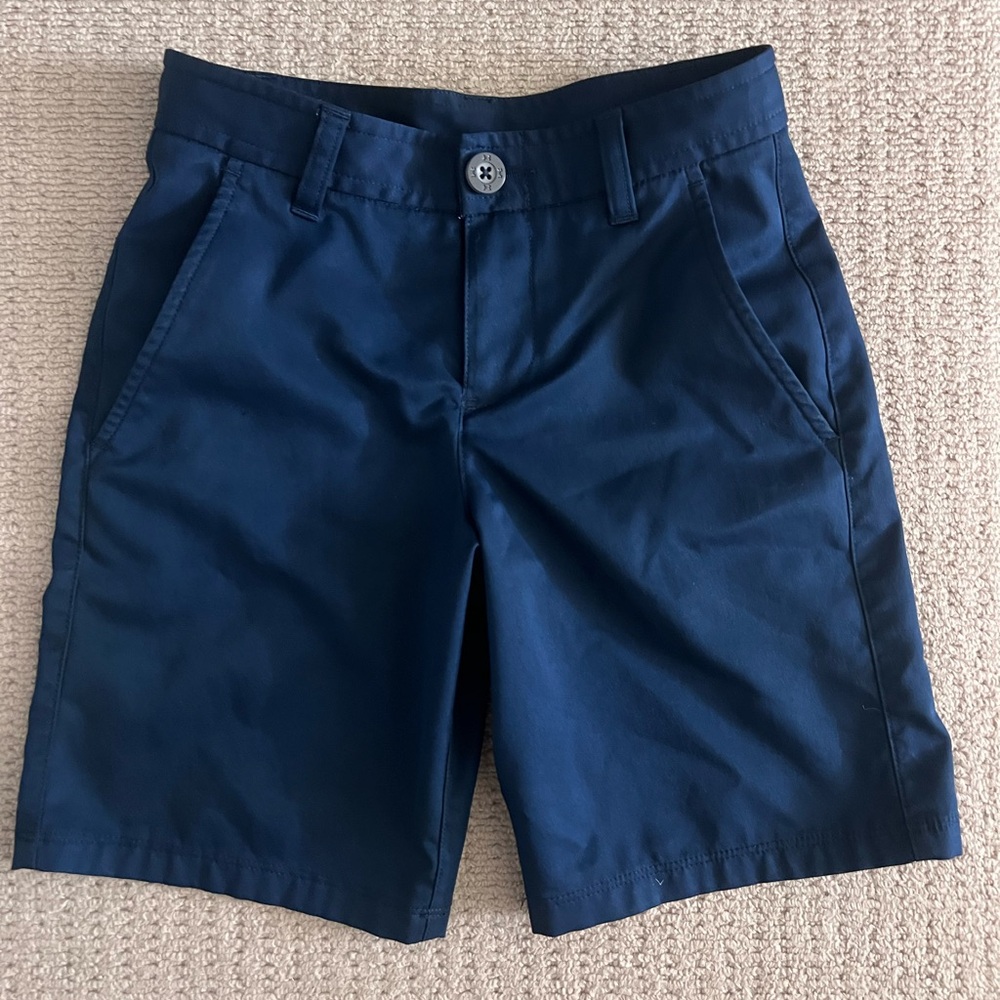 Under Armour size 8 performance boys shorts.
